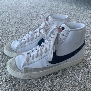 Nike Blazer Mid '77 Vintage White Lace Up Sneakers